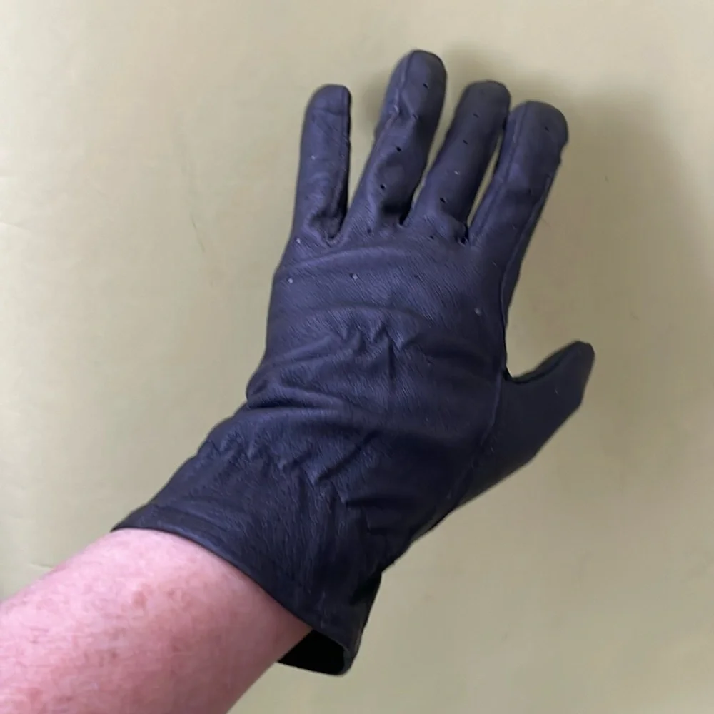 New vintage black leather riding gloves